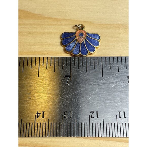 Vintage Shell Shaped Pendant Blue Enamel Charm - Picture 2 of 4